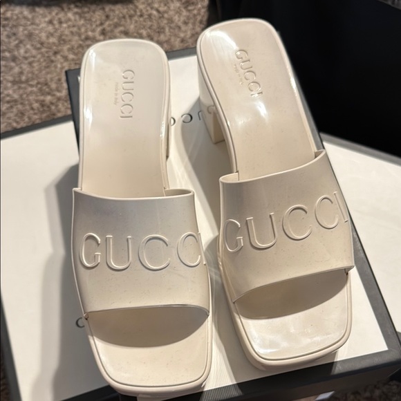 Gucci Cream Mules Luxurious Minimalist Design - Picture 1 of 8